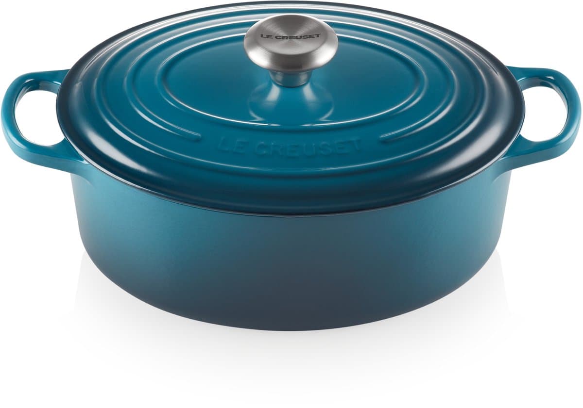 Le Creuset Braadpan Signature Ovaal Deep Teal – Ø 29 cm / 4,7 Liter – Gietijzeren Stoofpan in Diepblauwe Kleur – Ovale Vorm voor Grote Stukken Vlees of Vis – Geschikt voor Inductie, Oven, BBQ en Meer – Luxe Emaille en Perfecte Warmteverdeling