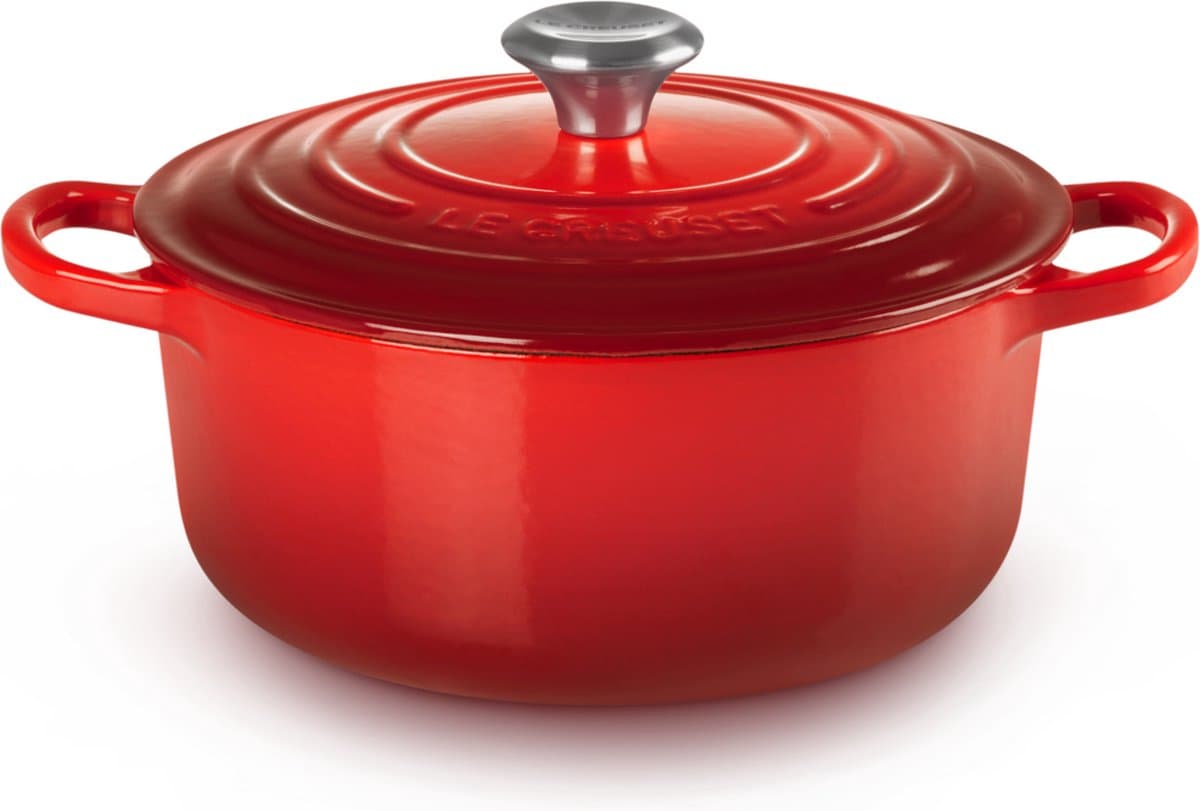 Le Creuset Braadpan Signature Kersenrood – Ø 22 cm / 3,3 Liter – Ronde Gietijzeren Braadpan – In Levendige Kersenrode Tint – Voor Stoven, Braden of Soepen – Geschikt voor Inductie, Oven en Vaatwasser