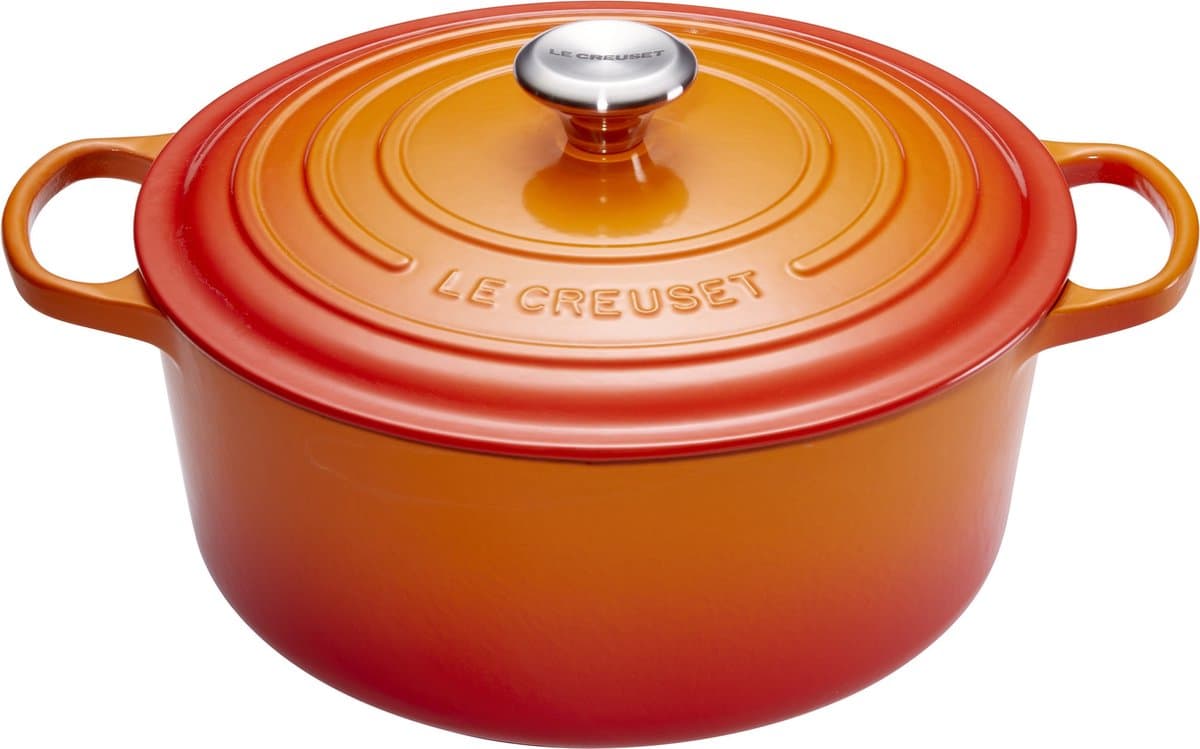 Le Creuset Braadpan Signature Oranjerood – Ø 20 cm / 2,4 Liter – Ronde Gietijzeren Pan – Voor 2 à 3 Personen – Klassieke Oranje Emaille Coating – Geschikt voor Inductie, Oven, BBQ en Alle Warmtebronnen