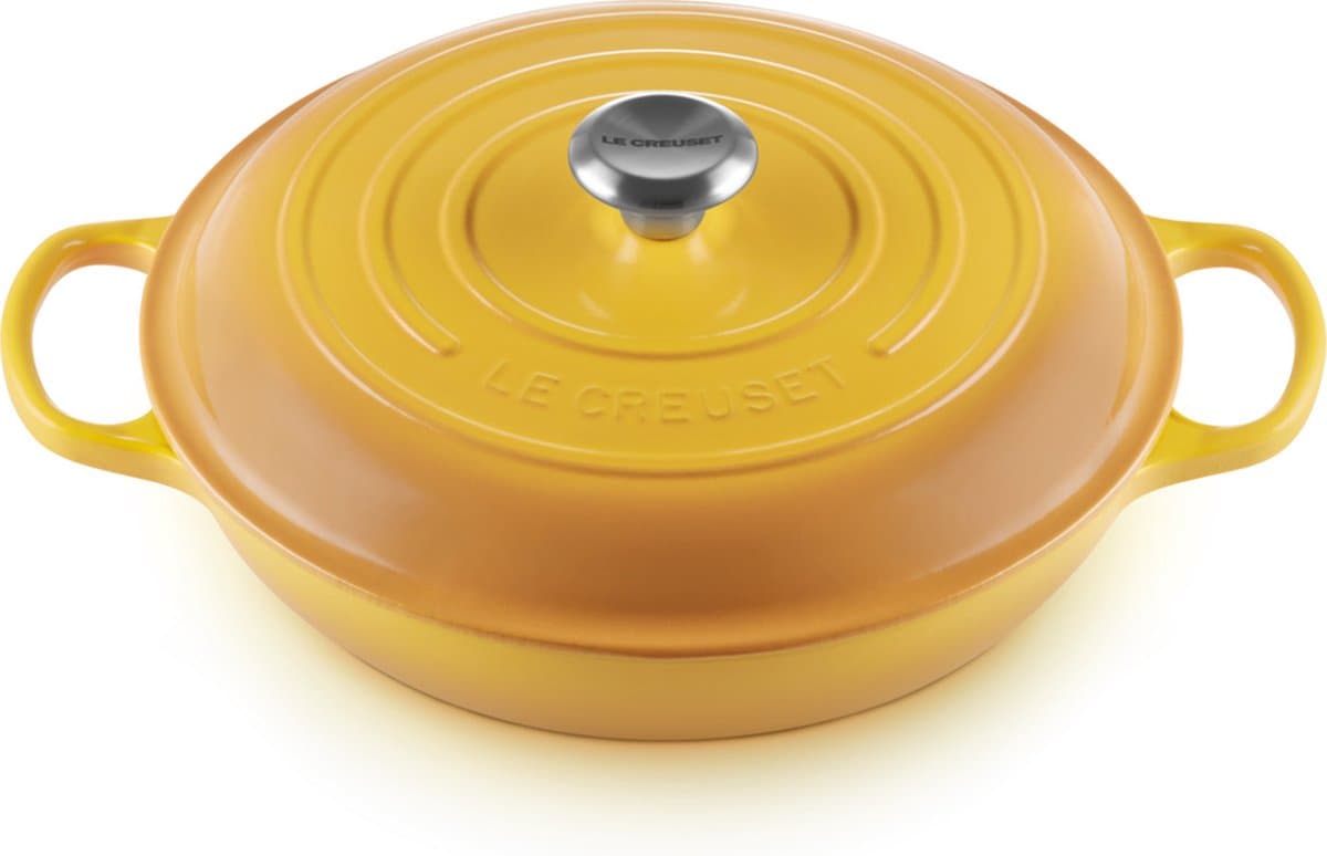 Le Creuset Braadpan Signature Campagnard Nectar – Ø 30 cm / 3,5 Liter – Brede, Lage Stoofpan – In Honinggele Nectar Tint – Ideaal voor Risotto, Groenten of Roerbak – Geschikt voor Inductie, Oven, BBQ – Authentiek Frans Design