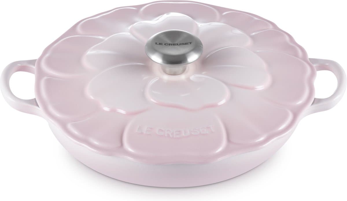 Le Creuset Braadpan Signature Campagnard Bloesem Shell Pink – Ø 26 cm / 2,2 Liter – Lage, Brede Gietijzeren Pan – Zachte Roze Bloesemkleur – Voor Groentegerechten, Risotto of Eenpansmaaltijden – Inductie- en Ovenbestendig