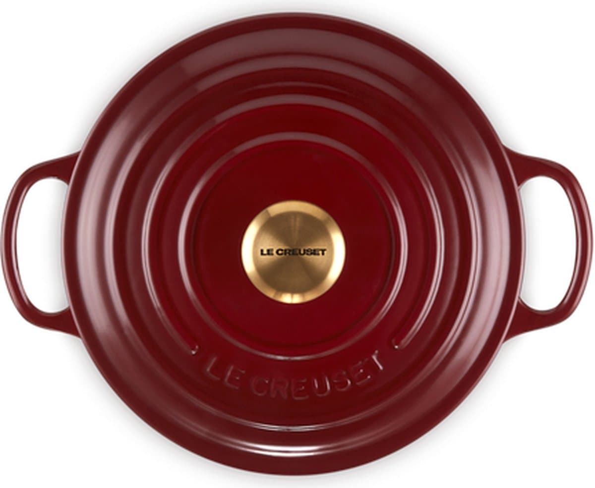 Le Creuset Braadpan Signature Garnet – Ø 20 cm / 2,4 Liter – Ronde Stoofpan in Dieprood – Compacte Maat voor 2–3 Personen – Gietijzer met Slijtvaste Emaille – Voor Dagelijks Gebruik op Inductie, Oven of Gas