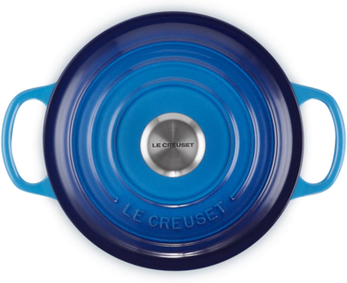 Le Creuset Braadpan Signature Azure – Ø 20 cm / 2,4 Liter – Ronde Gietijzeren Braadpan in Heldere Azuren Tint – Voor Dagelijkse Gerechten – Geschikt voor Inductie, Oven en BBQ – Duurzaam Emaille met Ergonomische Handgrepen