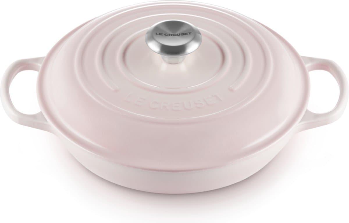 Le Creuset Braadpan Signature Campagnard Shell Pink – Ø 26 cm / 2,2 Liter – Brede, Lage Gietijzeren Pan – Emaille Coating en Inductiegeschikt – Speciaal Voor Risotto, Groentegerechten en Snelle Stoofschotels – Unieke Vorm in Zachte Roze Tint